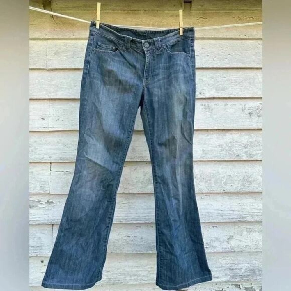Elie tahari Womens Jeans low rise flare in good condition‎ size 8 blue